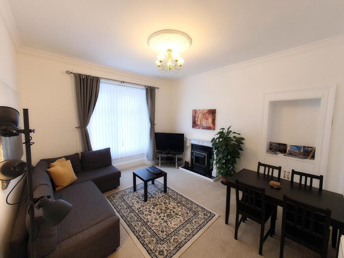 Dumbarton Castle Way Apartment Exterior photo